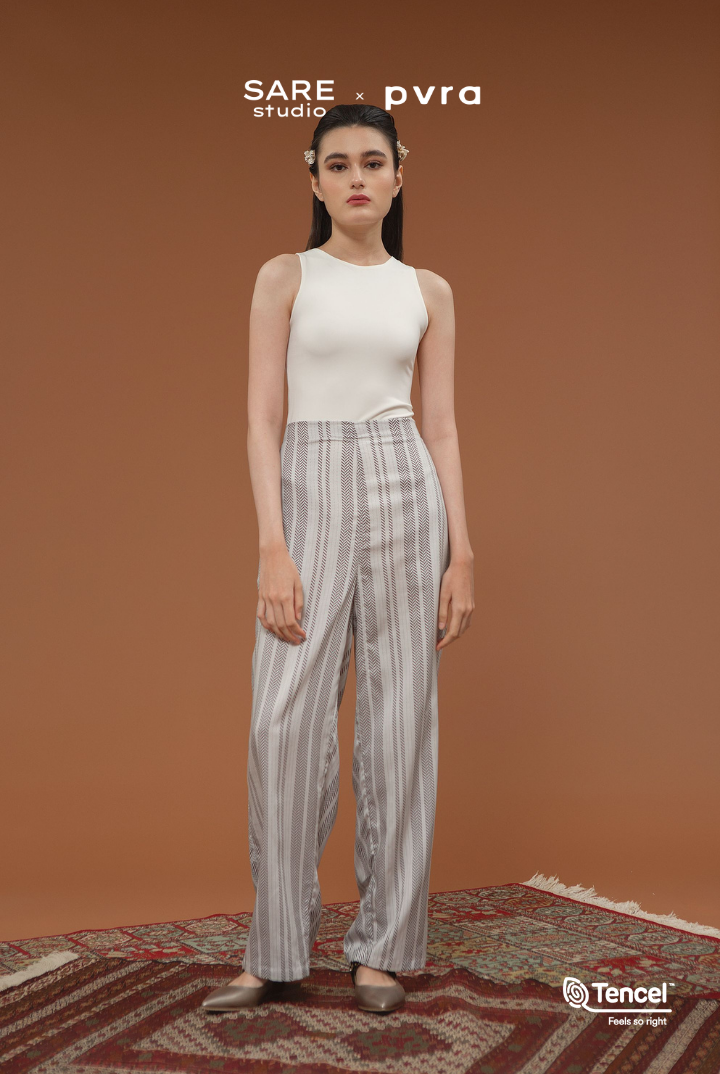 Loa High Waist Pants in Stone Woven