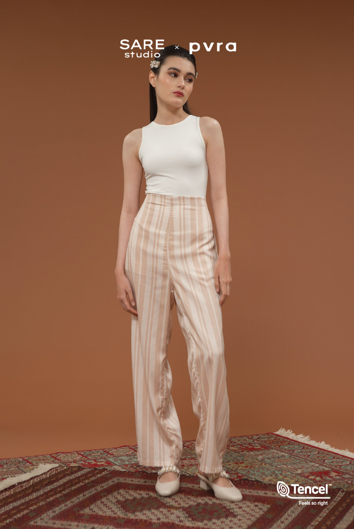 Loa High Waist Pants in Sand Woven