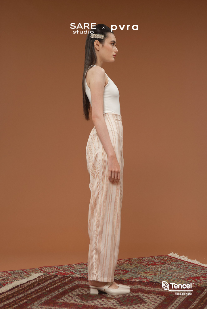 Loa High Waist Pants in Sand Woven