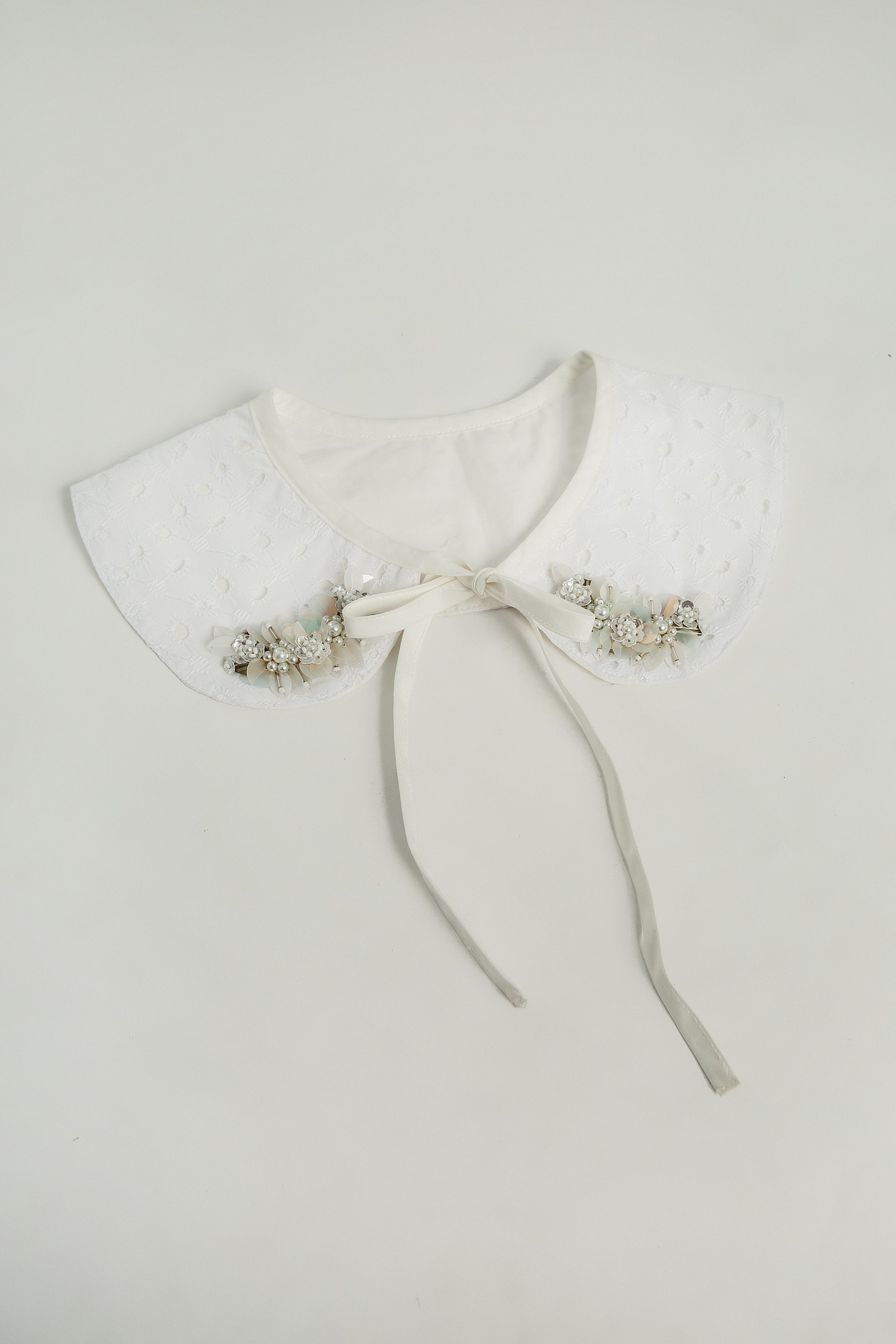 Kenanga Collar in White