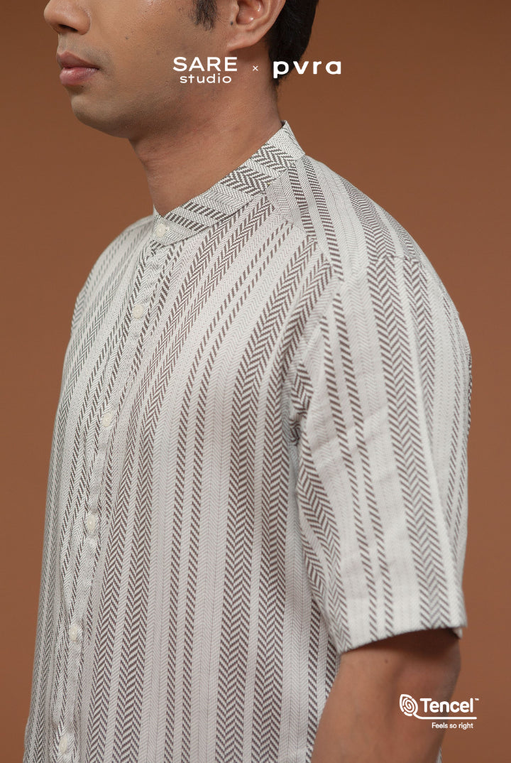 Paso Stand Collar Shirt in Stone Woven