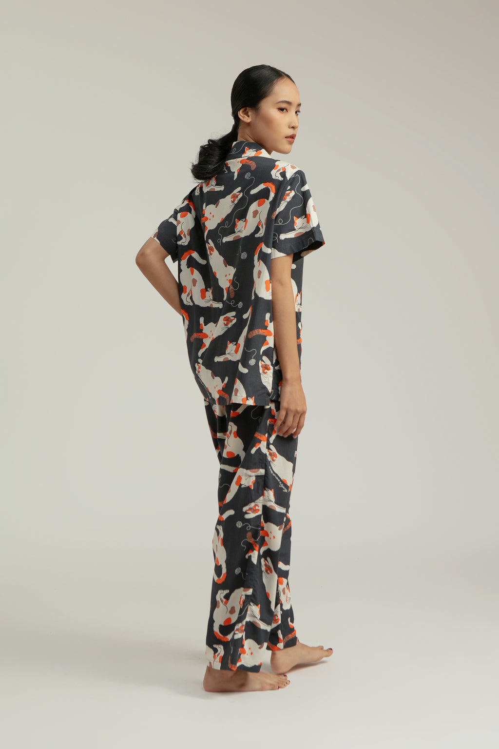 Kasturi Set in Grey Gembul