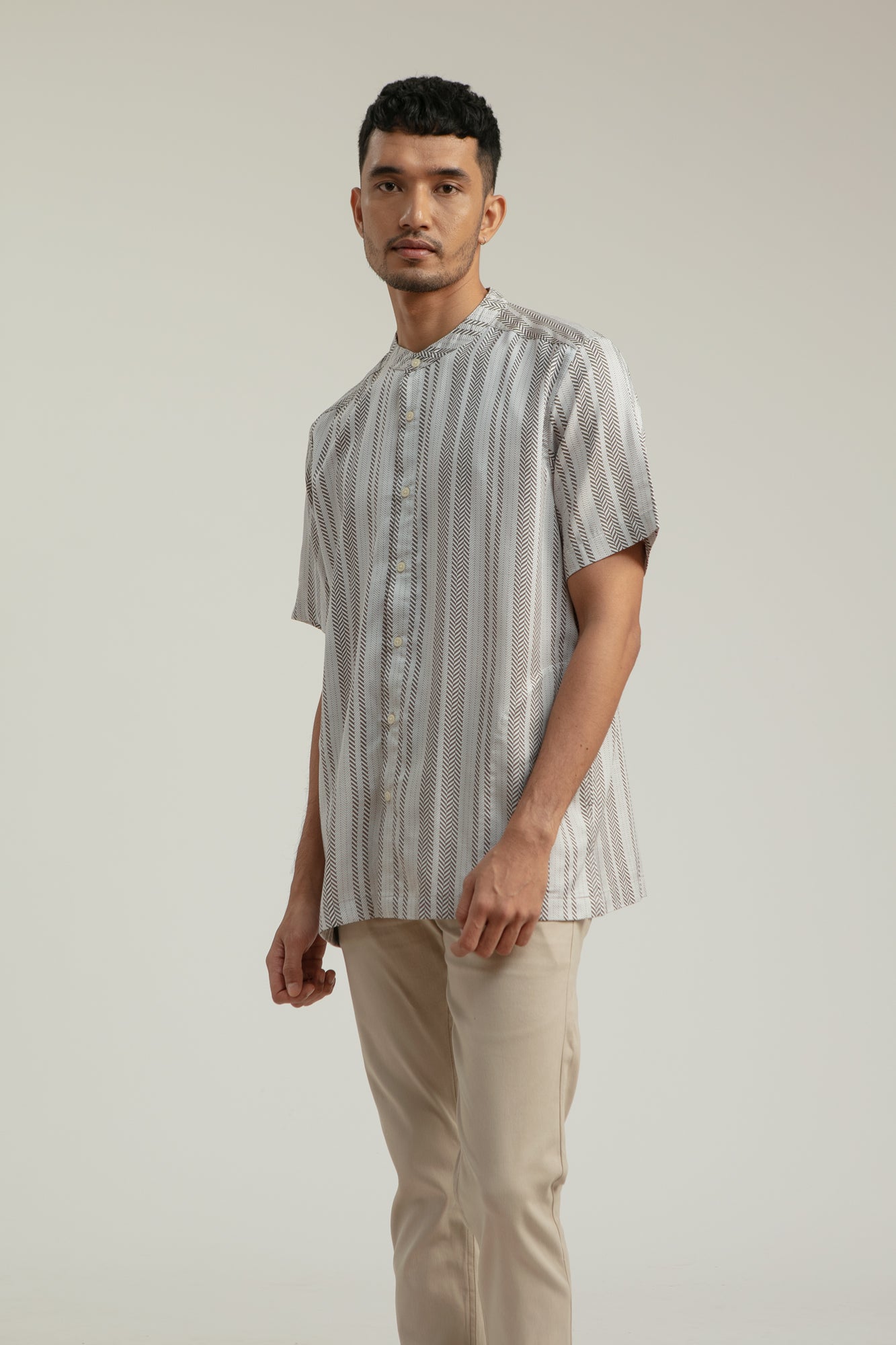 Paso Stand Collar Shirt in Stone Woven