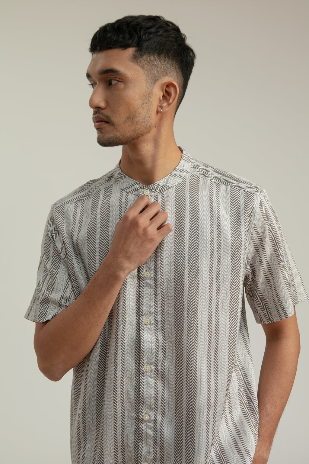 Paso Stand Collar Shirt in Stone Woven