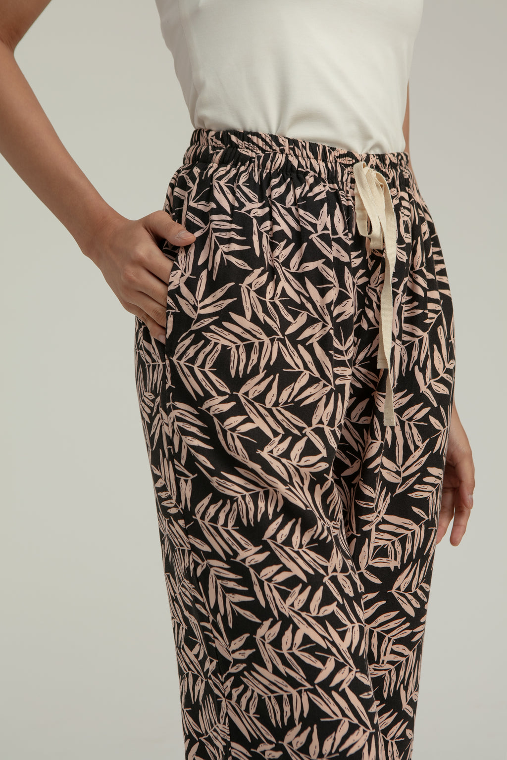 Gani Unisex Relax Pants in Black Bamboo