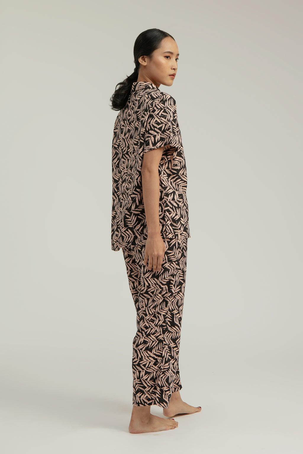 Dali Unisex Relax Top in Black Bamboo