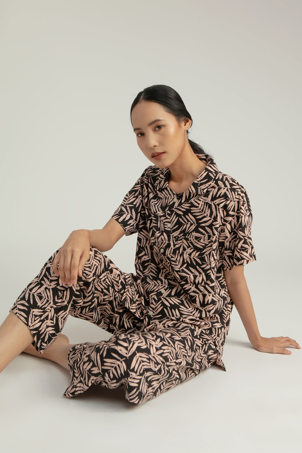 Dali Unisex Relax Top in Black Bamboo