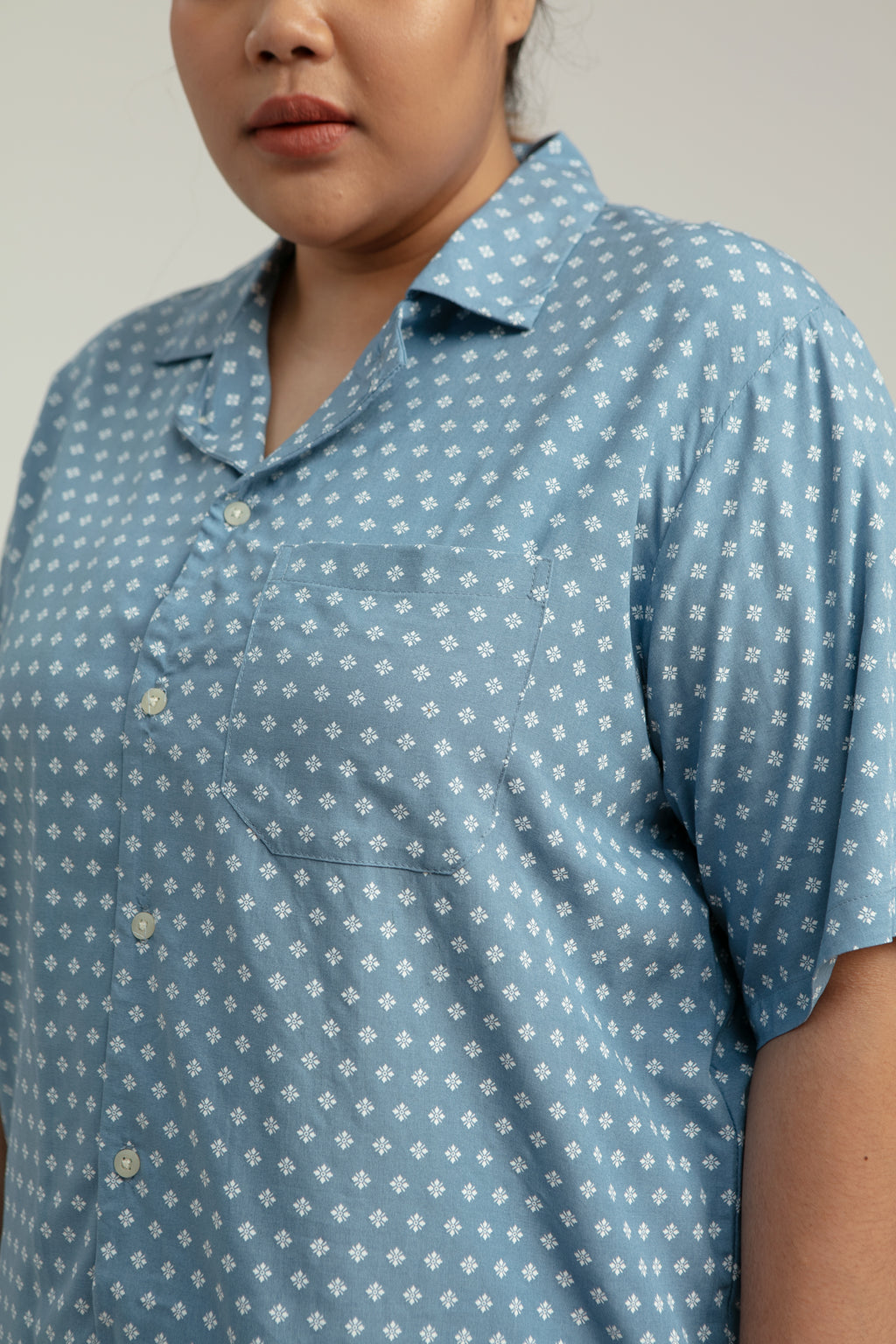 Dali Unisex Relax Top in Sky Bijou