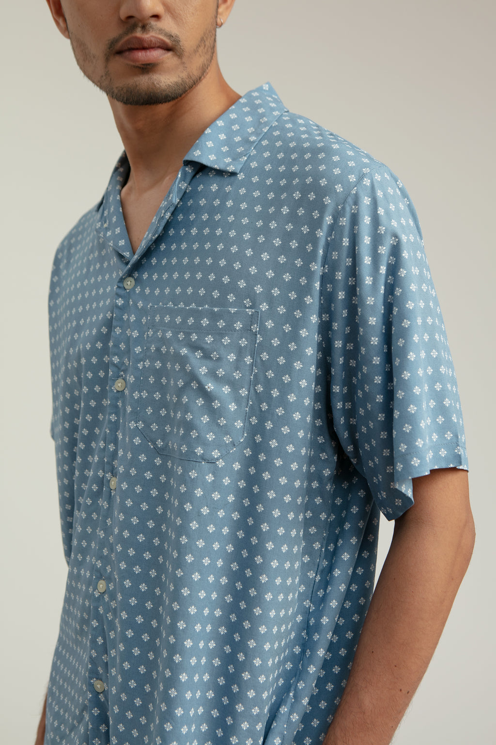 Dali Unisex Relax Top in Sky Bijou