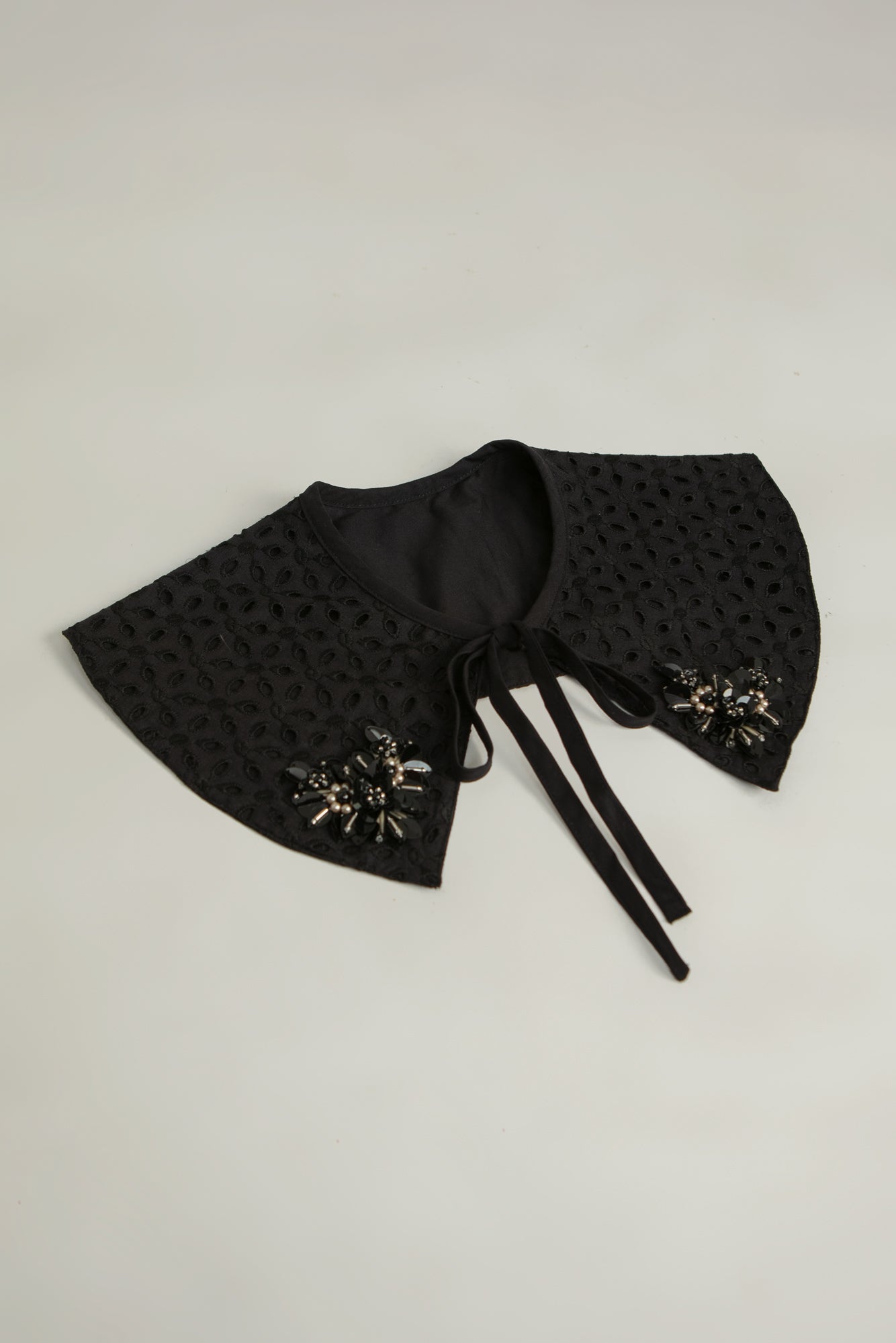 Seruni Collar in Black