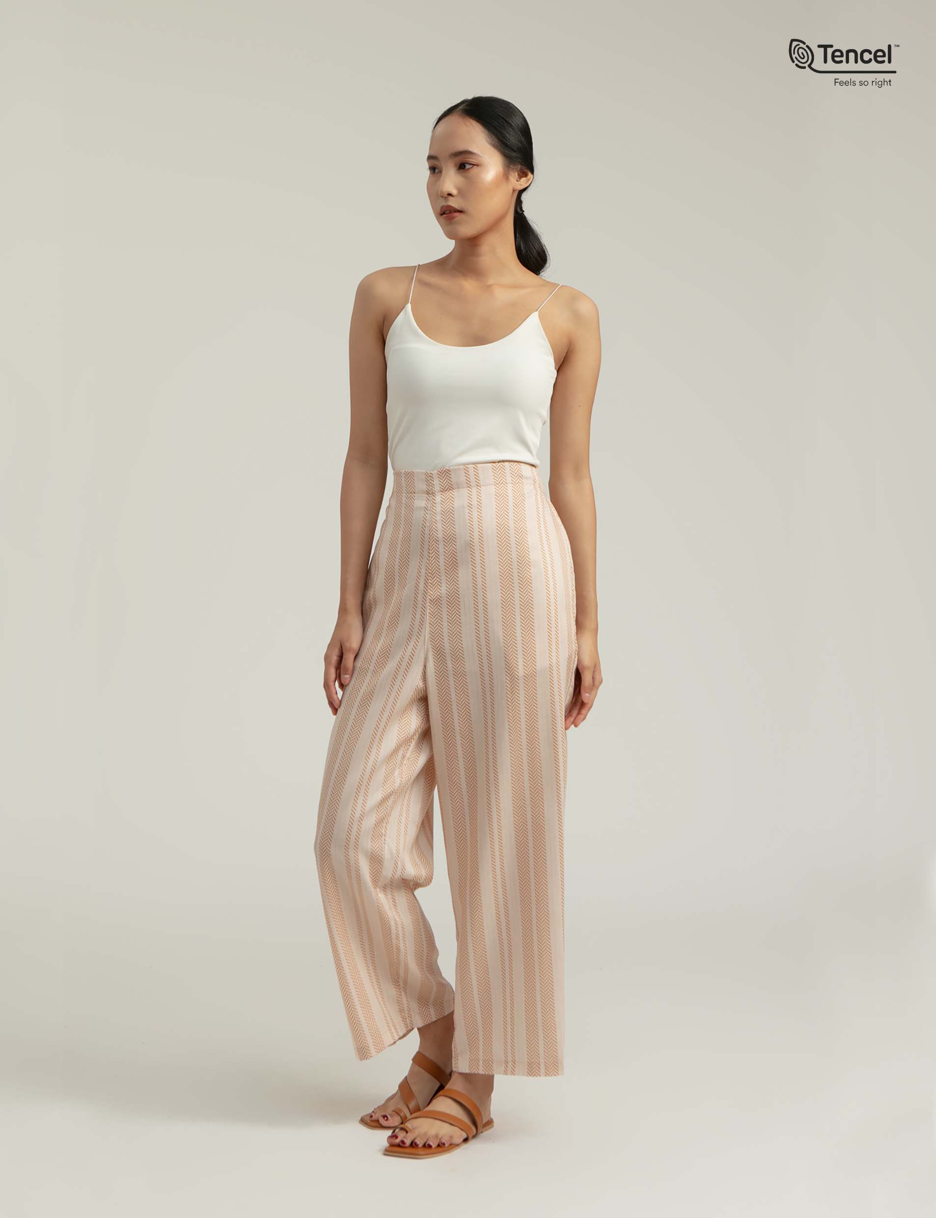 Loa High Waist Pants in Sand Woven