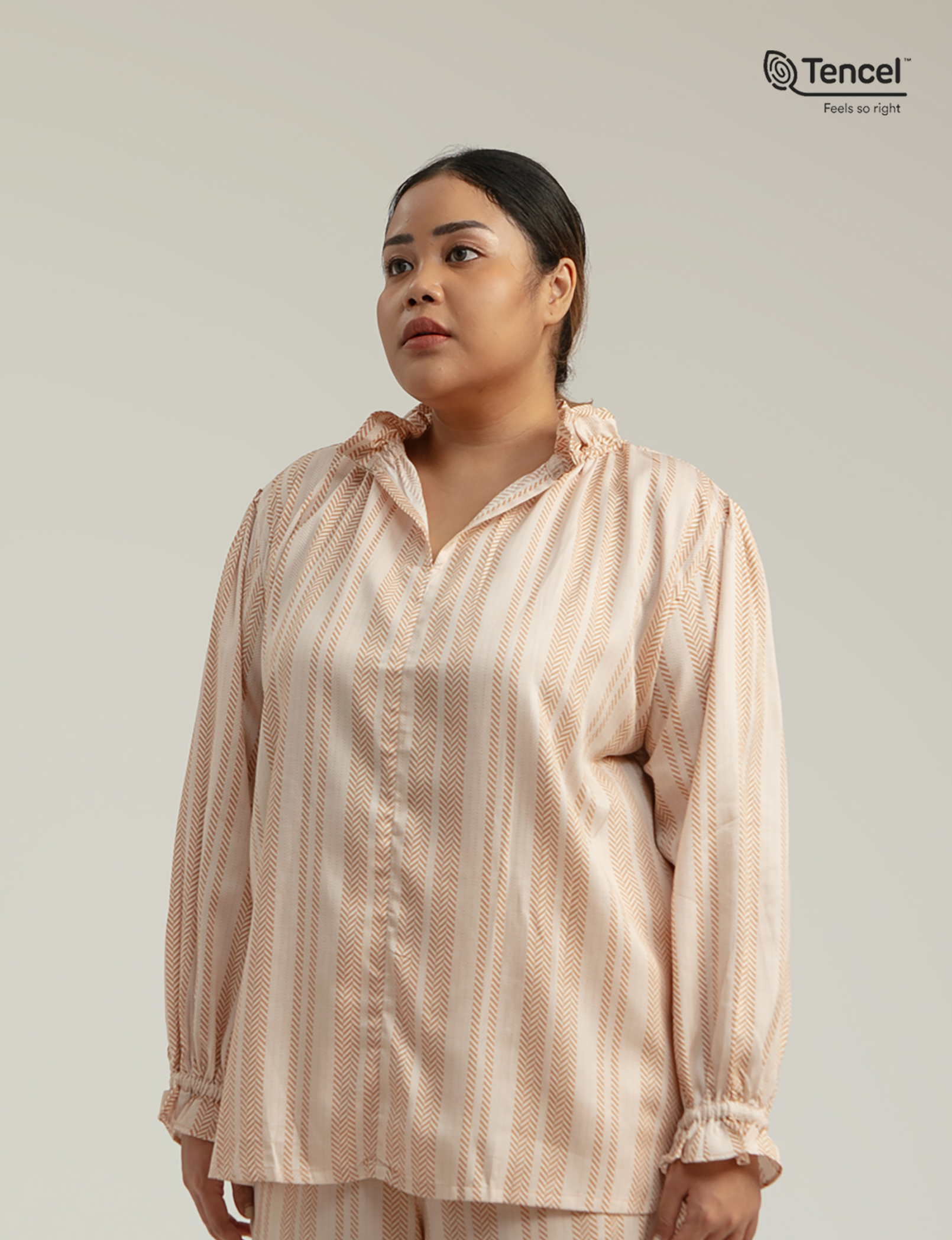 Nila Long Sleeves Top in Sand Woven