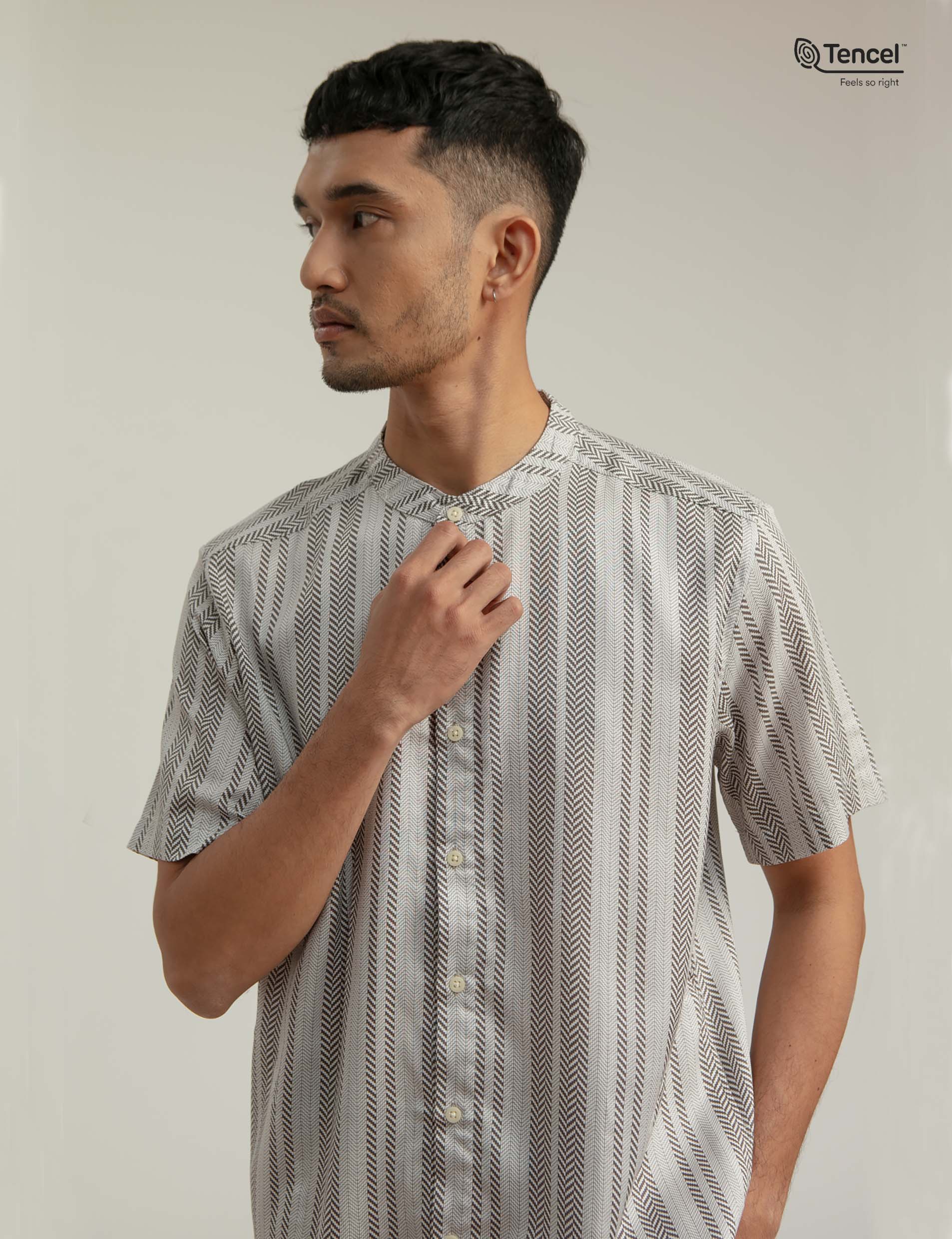 Paso Stand Collar Shirt in Stone Woven