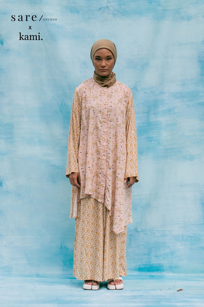 Gayo Tunic Side Slits Top in Peach Mix Print